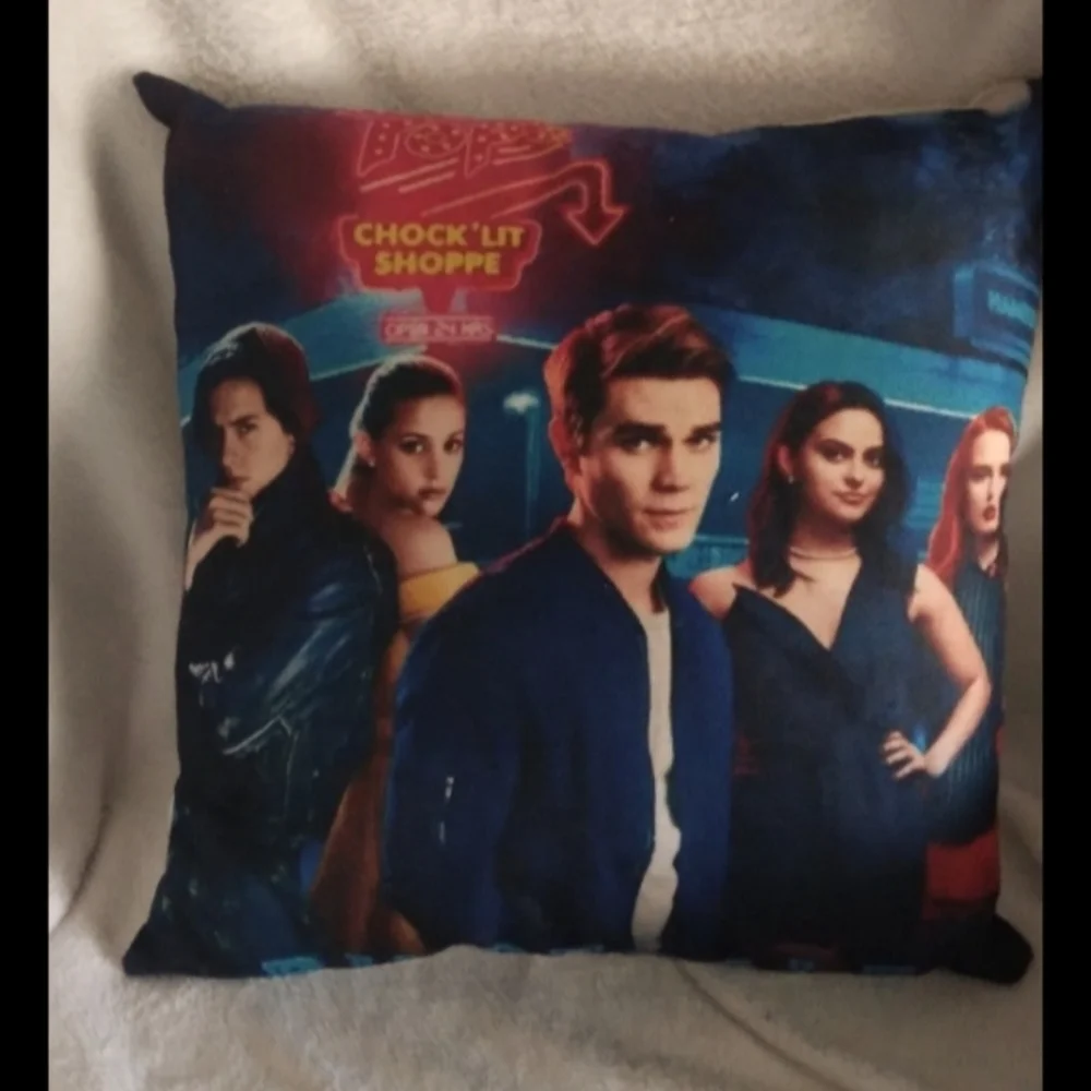 Riverdale pillow